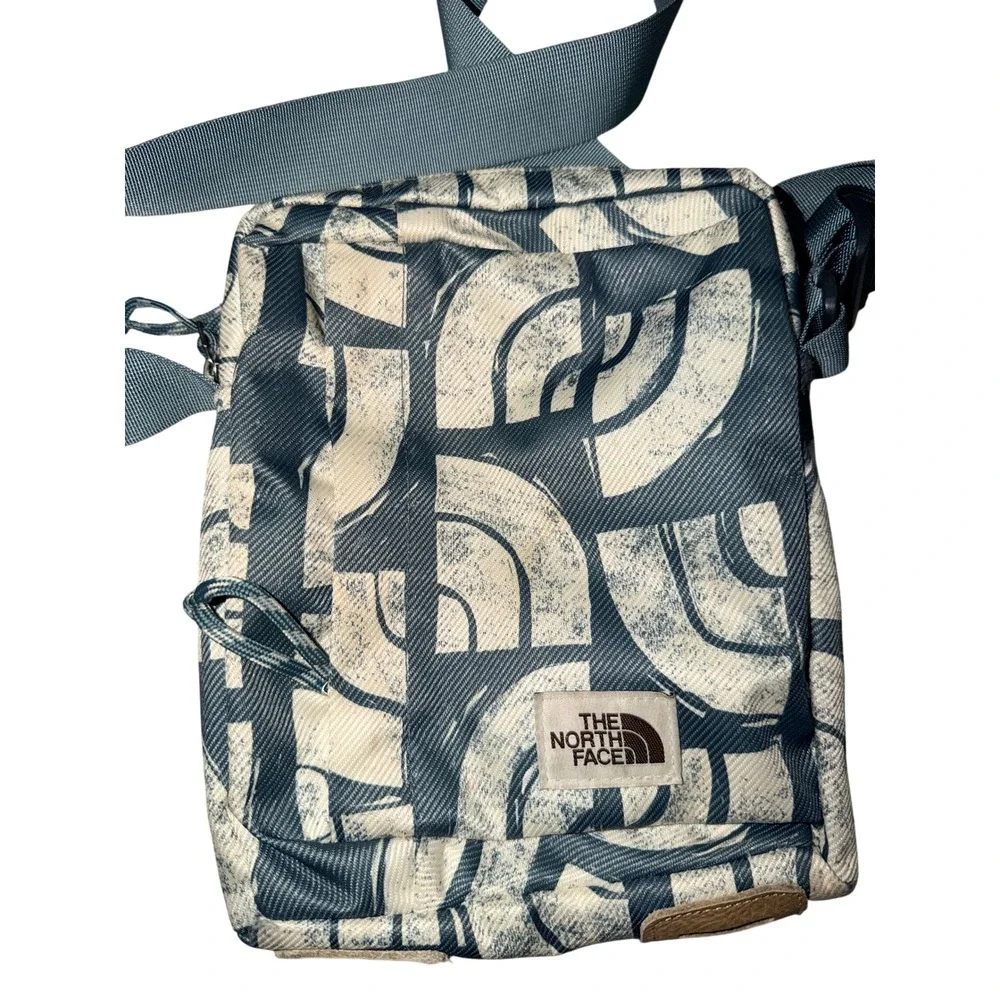 The North Face Bardu Crossbody Bag Blue Graphic Logo Print Small Shoulder Pouch